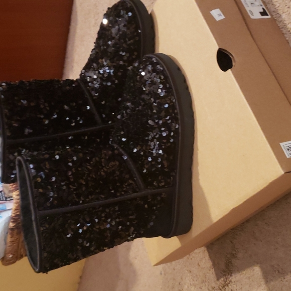 NEW UGG Classic Short Chunky Sequin black..size 7 - Picture 3 of 7